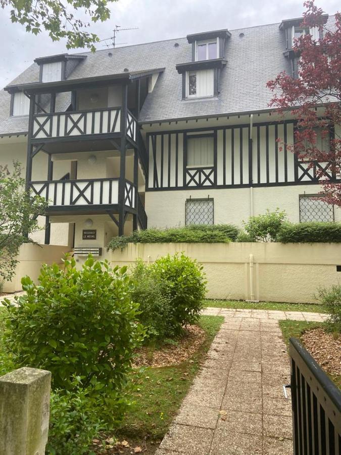 Cabourg: Idéalement Situé Avec Terrasse! *